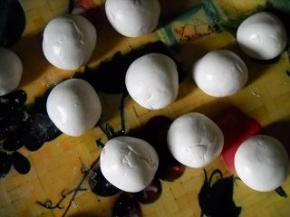 包好的汤圆生胚。