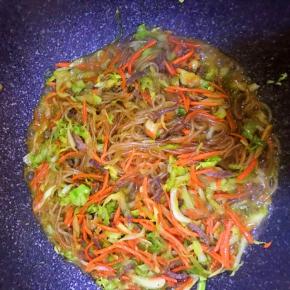 7.加入适量蚝油，生抽，少许盐，十三香，几滴老抽翻拌，并加适量水