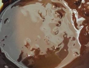 巧克力和黄油隔水融化成液体