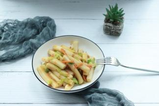 盛出，趁热吃，年糕糯糯的特别好吃