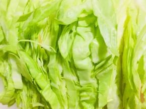 包菜洗净切条，不用太细