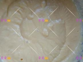 低速用电动打蛋器打到淀粉完全融合；