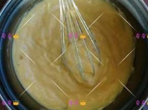 蛋奶开始粘稠是离火，一直不停的搅拌，直到你要的状态；