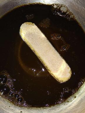 espresso(意式浓缩咖啡)      和白朗姆酒混合成咖啡酒；