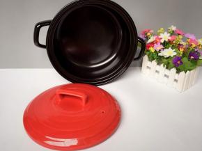 新买的黑乐砂锅只需用拧干的湿毛巾擦拭几下即可直接用