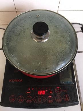 煮开后转小火慢炖30分钟左右！