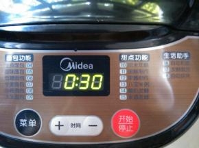 面包机启动自动和面程序，30分钟。