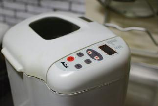 启动面包机发面团功能，此功能完成揉面和发面两个程序