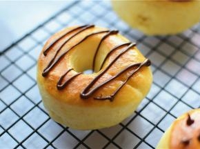 可以挤在甜甜圈上