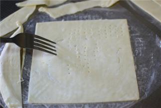 用叉子扎满小眼