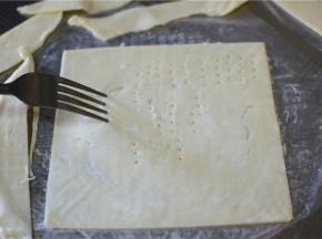 用叉子扎满小眼