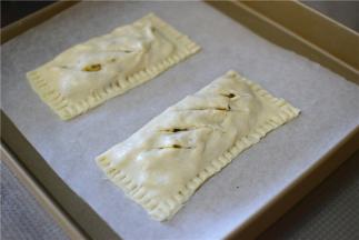 用刀在表面划几刀