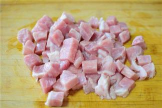 猪肉切小块