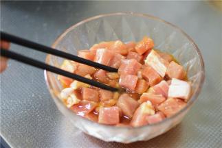 拌匀，腌制20分钟
