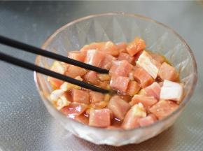 拌匀，腌制20分钟