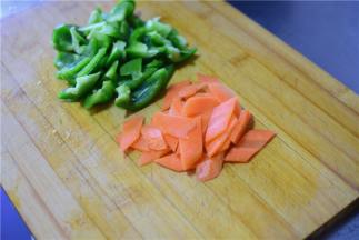 青椒块、胡萝卜片