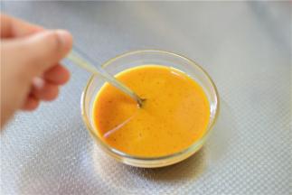 酱汁材料混合拌匀备用