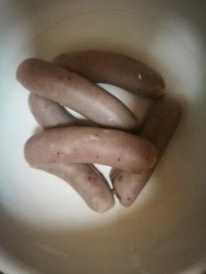 自制的脆皮肠，可好吃了，颜色好浅，没加红曲粉和老抽