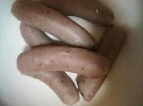 自制的脆皮肠，可好吃了，颜色好浅，没加红曲粉和老抽