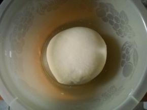 和好，成光滑面团。