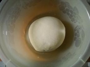 和好，成光滑面团。