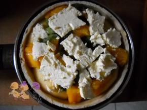 撒上乳酪；用小火烤制5分钟。