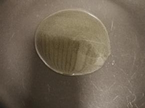 热油过，加入少许玉米油。