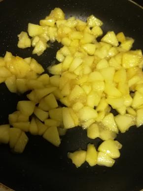 炒好放凉备用。