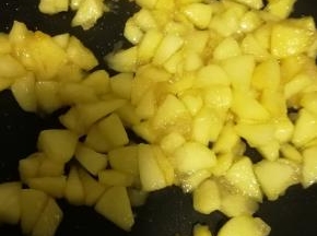 炒好放凉备用。