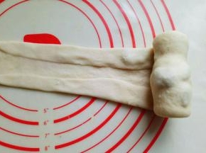 再卷起来，从上往下卷起来，依次做完。