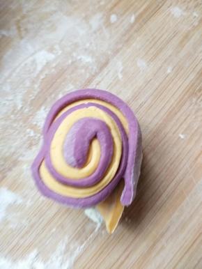 成这样的颜色交替