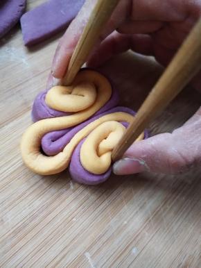 用筷子夹出形状