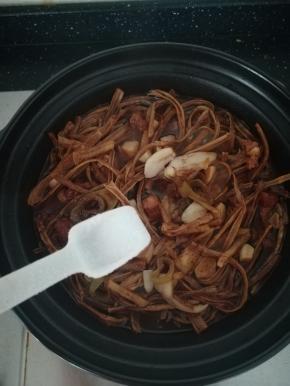 加入食盐调味。