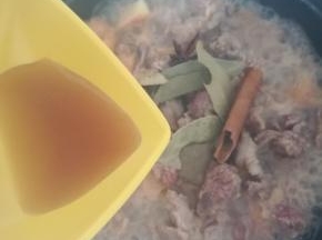 加入一点料酒。