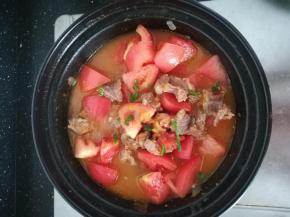 撒上一点葱花。关火，利用余温。焖一会。即可。