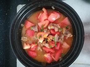 撒上一点葱花。关火，利用余温。焖一会。即可。