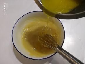 放入黄油搅拌。
