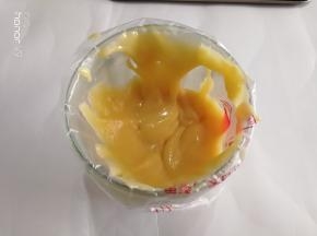 拿出来回温10分钟，倒入裱花袋里面，烤箱170度预热10分钟。