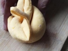 然后对折竖立就成了小苹果了