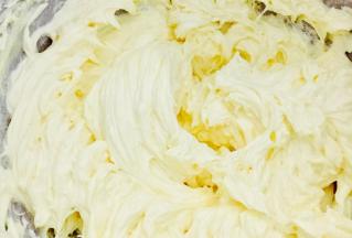 搅打充分的黄油体积明显膨胀，分量增多