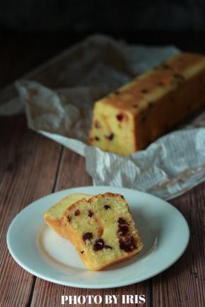 烤好的蛋糕需立即脱模冷却，然后用保鲜膜包好放入冰箱冷藏保存