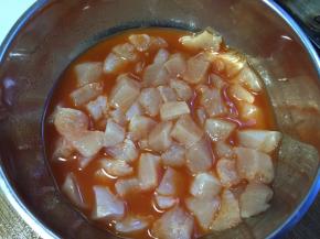 倒入适量冷水，搅拌均匀，放冰箱冷藏一夜