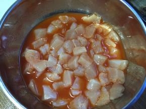 倒入适量冷水，搅拌均匀，放冰箱冷藏一夜