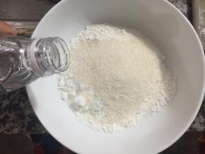 加入200毫升的水