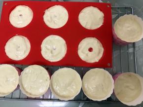 装入纸杯或者模具里