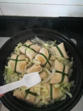 加入一勺食盐调味。