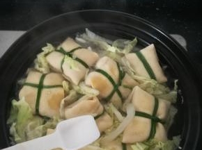 加入一勺食盐调味。