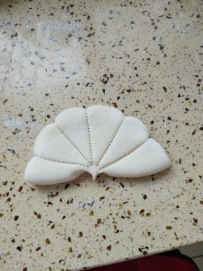 并整理成荷叶形状