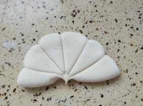 并整理成荷叶形状