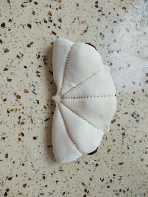 用手捏出荷叶柄